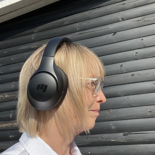 De har et fint stilrent design og virker på ingen både stor selv om man evt. har et lille hoved