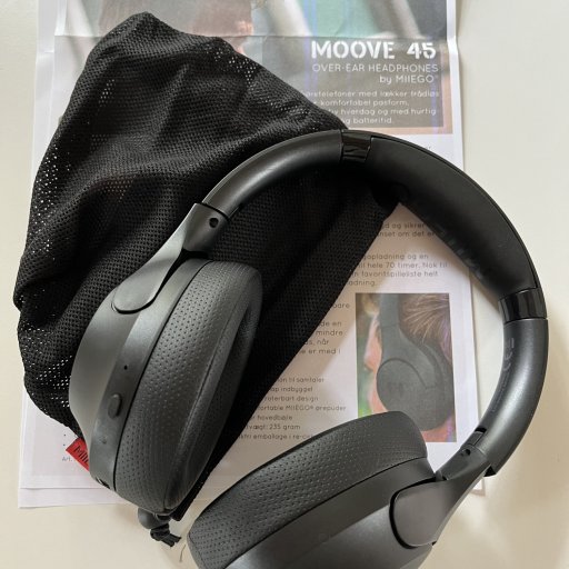 De har et fint stilrent design og virker på ingen både stor selv om man evt. har et lille hoved