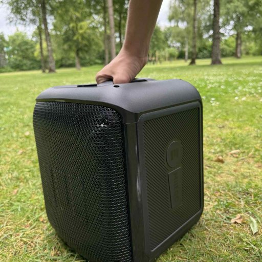 Højtaleren er nem at betjene, god lyd og så glæder den hele familien.