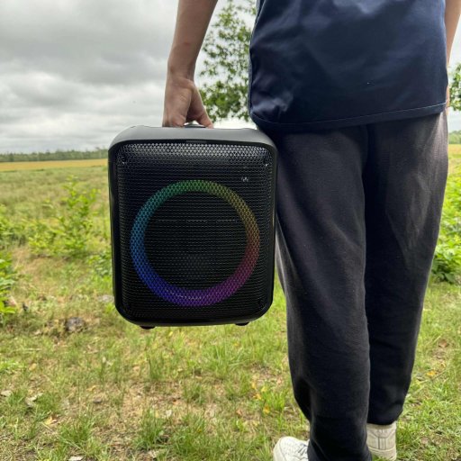 Højtaleren er nem at betjene, god lyd og så glæder den hele familien.