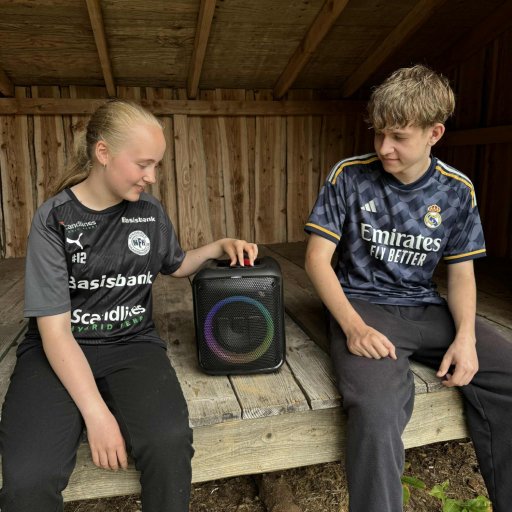 Højtaleren er nem at betjene, god lyd og så glæder den hele familien.